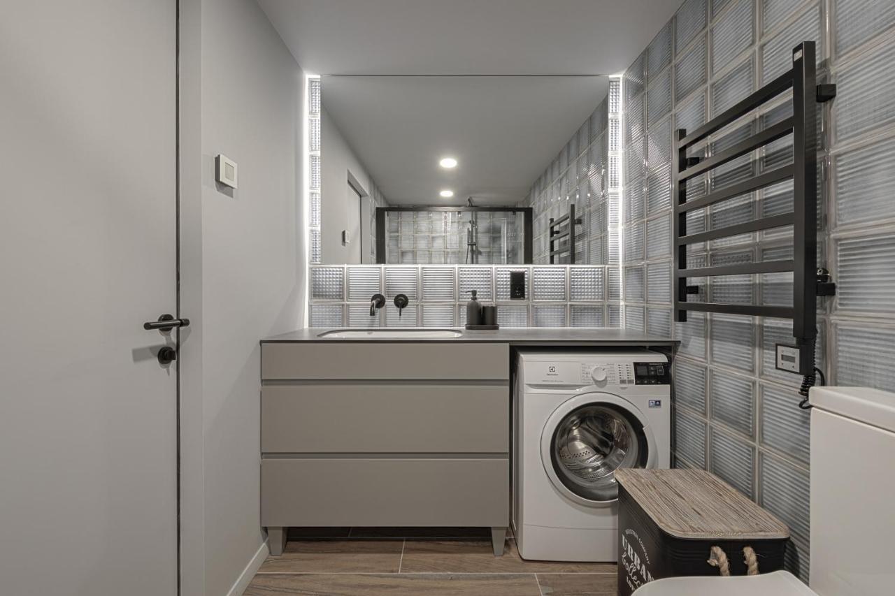 Ivis House Modern Apartment In Vilnius Old Town With Balcony Вильнюс Экстерьер фото