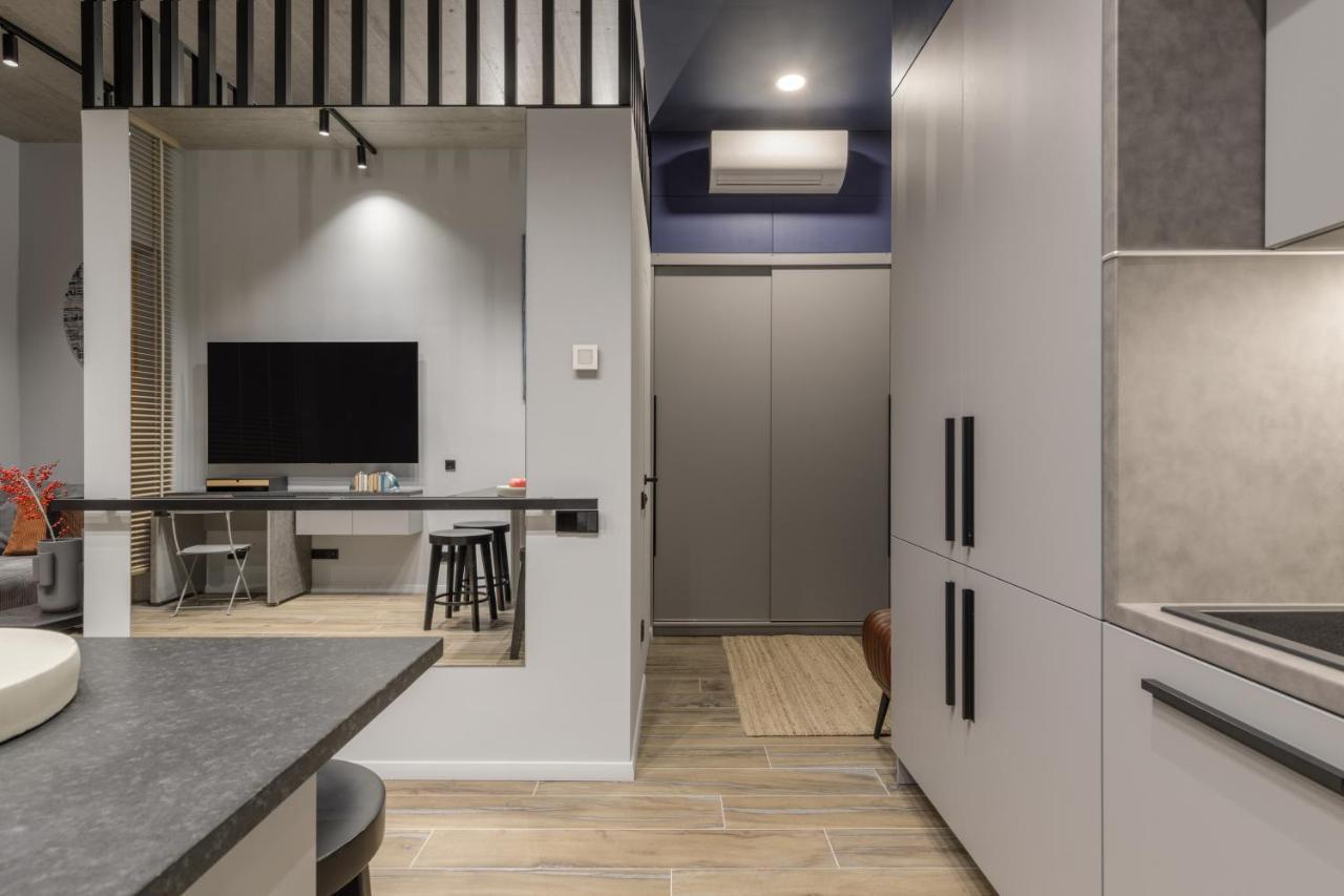 Ivis House Modern Apartment In Vilnius Old Town With Balcony Вильнюс Экстерьер фото