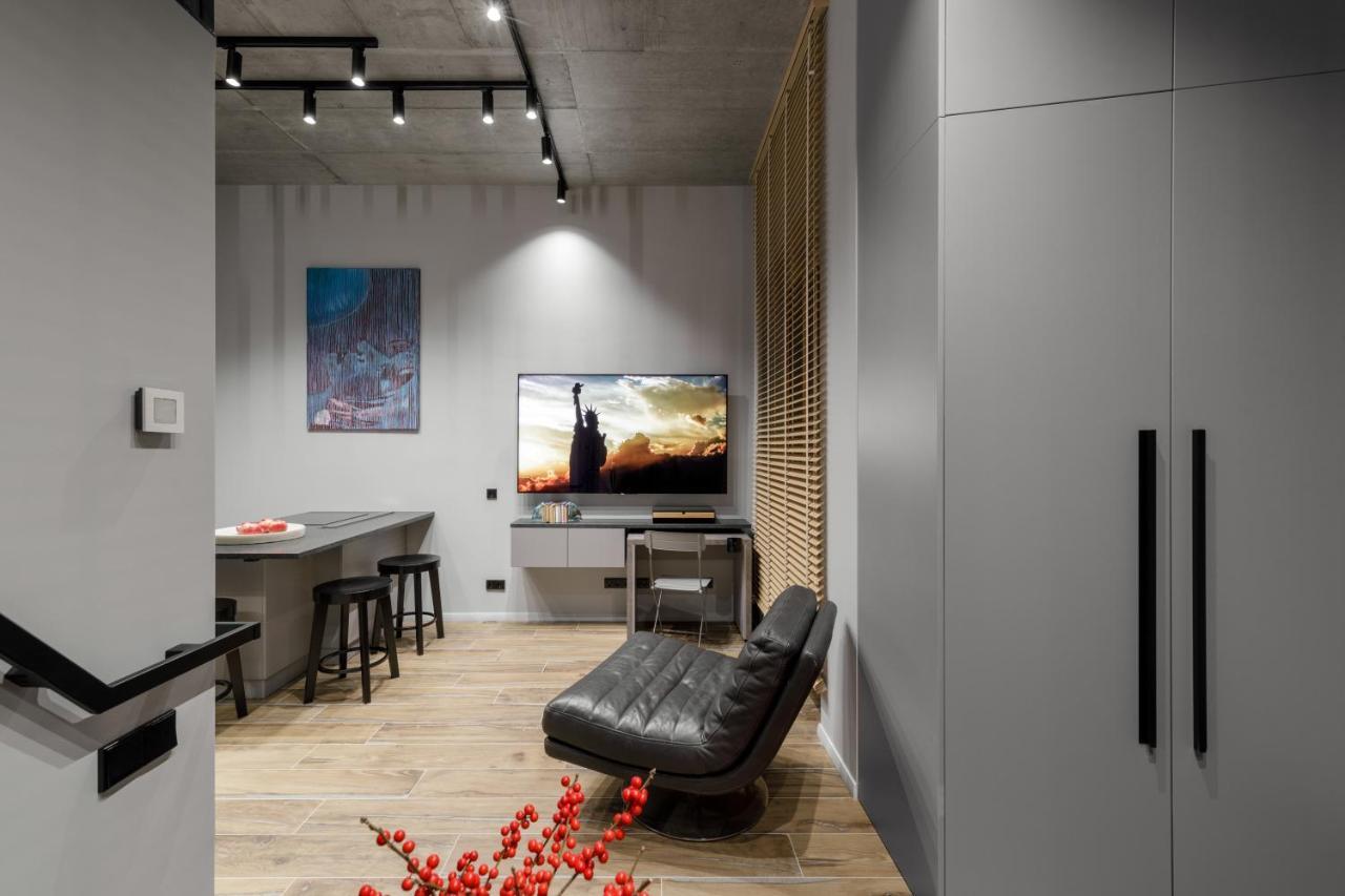 Ivis House Modern Apartment In Vilnius Old Town With Balcony Вильнюс Экстерьер фото