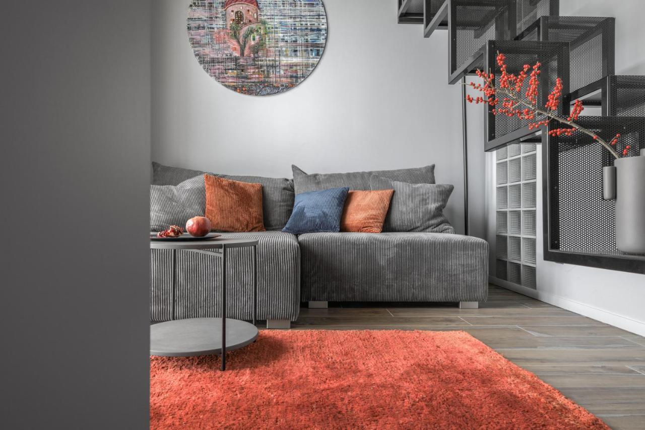 Ivis House Modern Apartment In Vilnius Old Town With Balcony Вильнюс Экстерьер фото