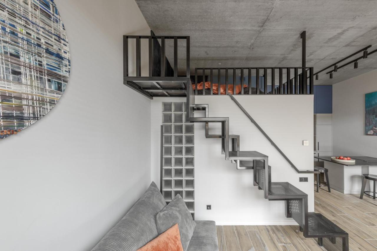 Ivis House Modern Apartment In Vilnius Old Town With Balcony Вильнюс Экстерьер фото