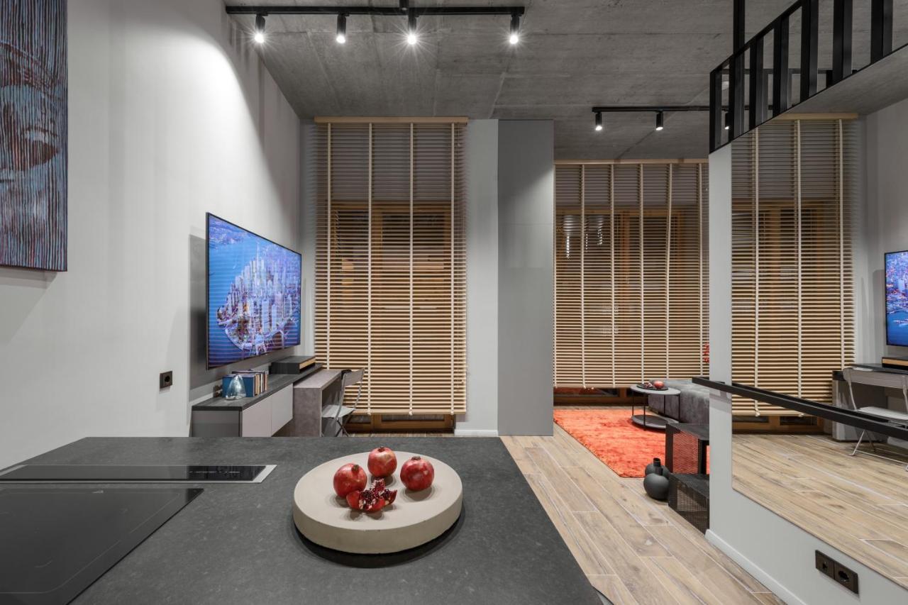 Ivis House Modern Apartment In Vilnius Old Town With Balcony Вильнюс Экстерьер фото