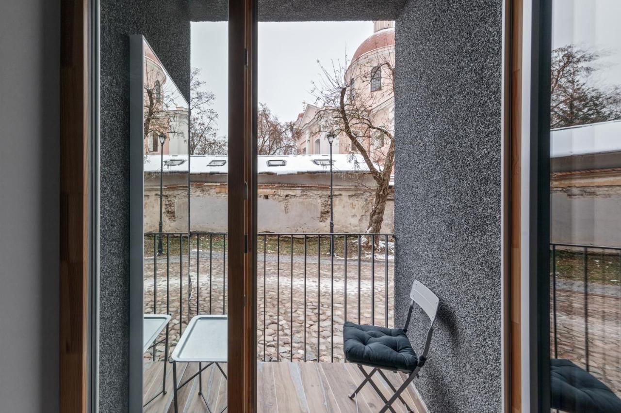Ivis House Modern Apartment In Vilnius Old Town With Balcony Вильнюс Экстерьер фото